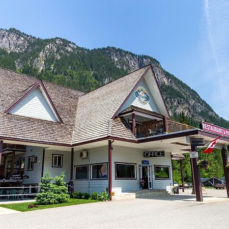 Peaks Lodge Ревелсток Екстер'єр фото
