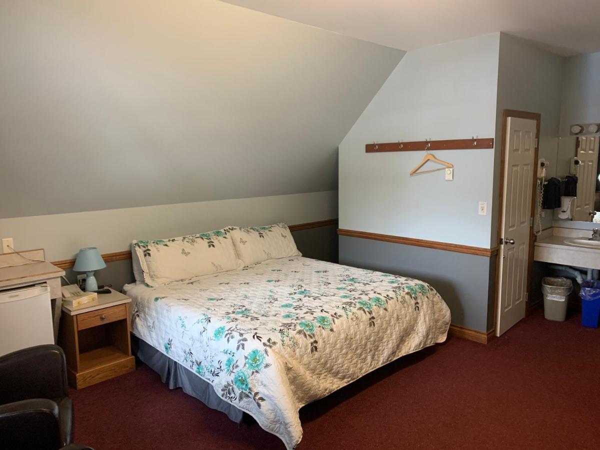 Peaks Lodge Ревелсток Екстер'єр фото