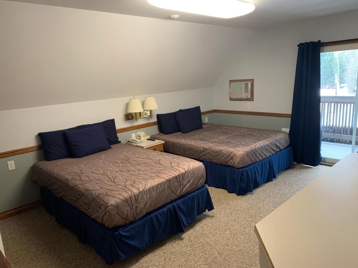 Peaks Lodge Ревелсток Екстер'єр фото