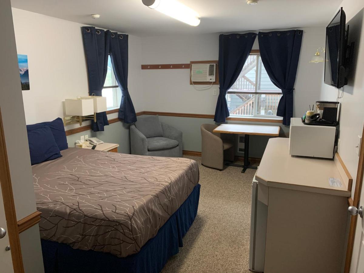 Peaks Lodge Ревелсток Екстер'єр фото