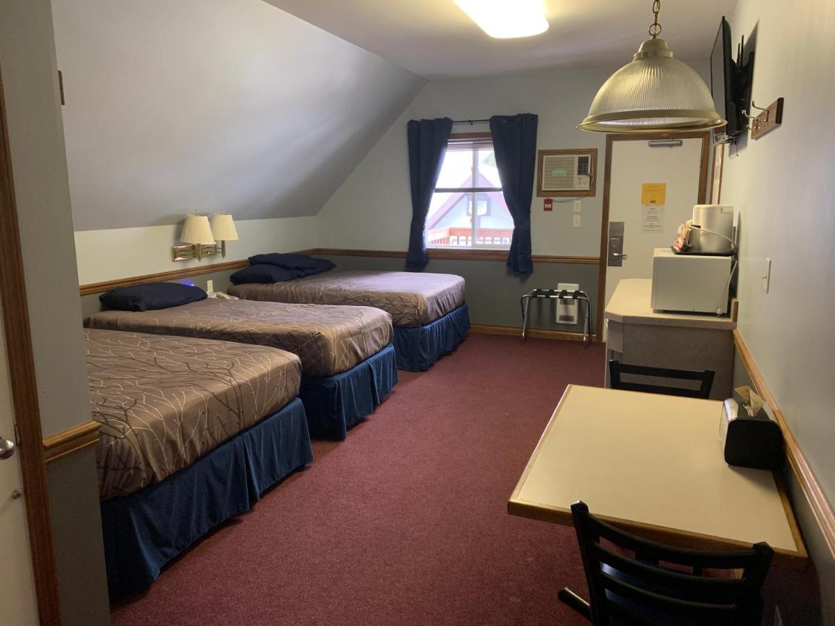 Peaks Lodge Ревелсток Екстер'єр фото