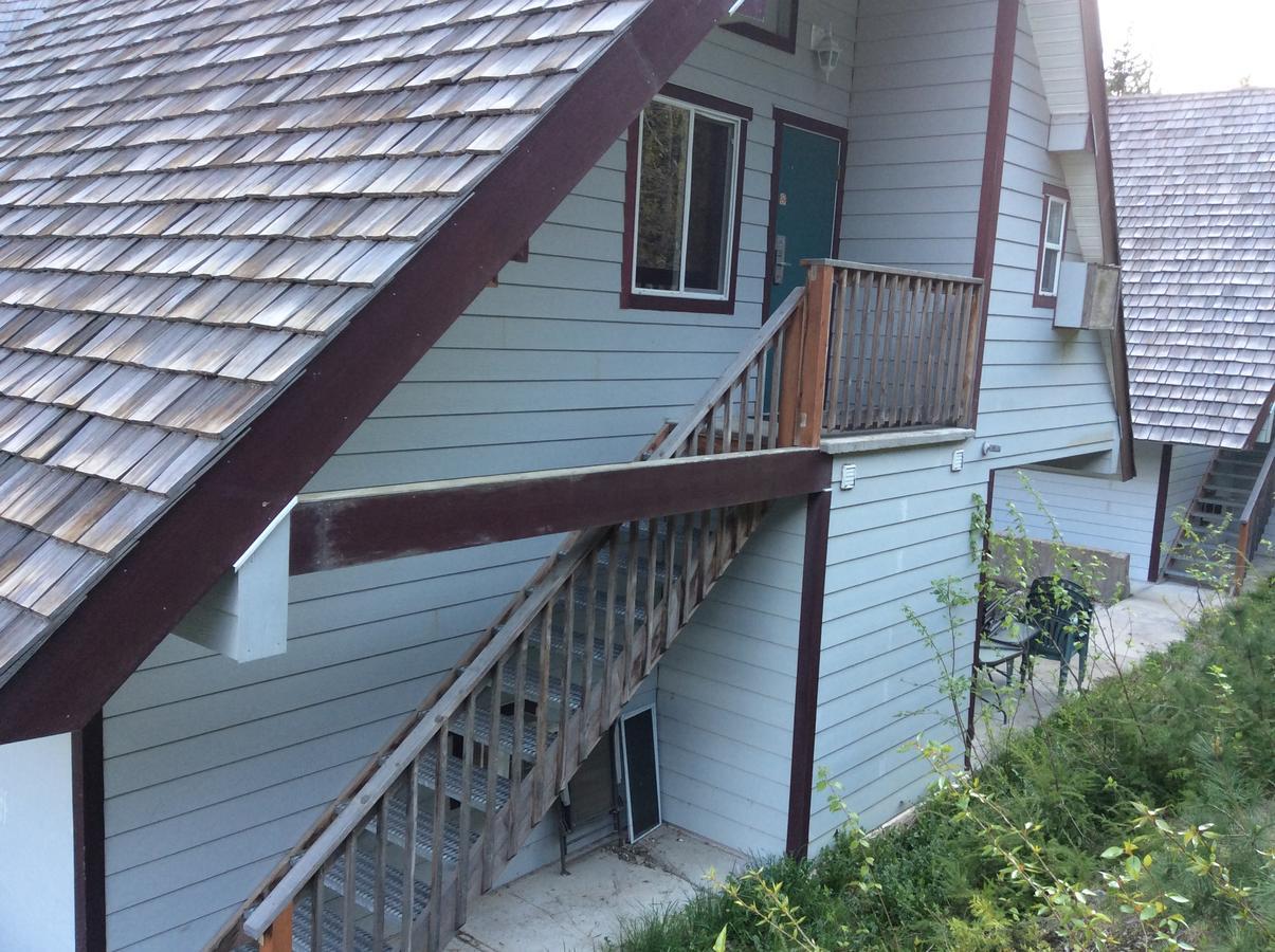 Peaks Lodge Ревелсток Екстер'єр фото