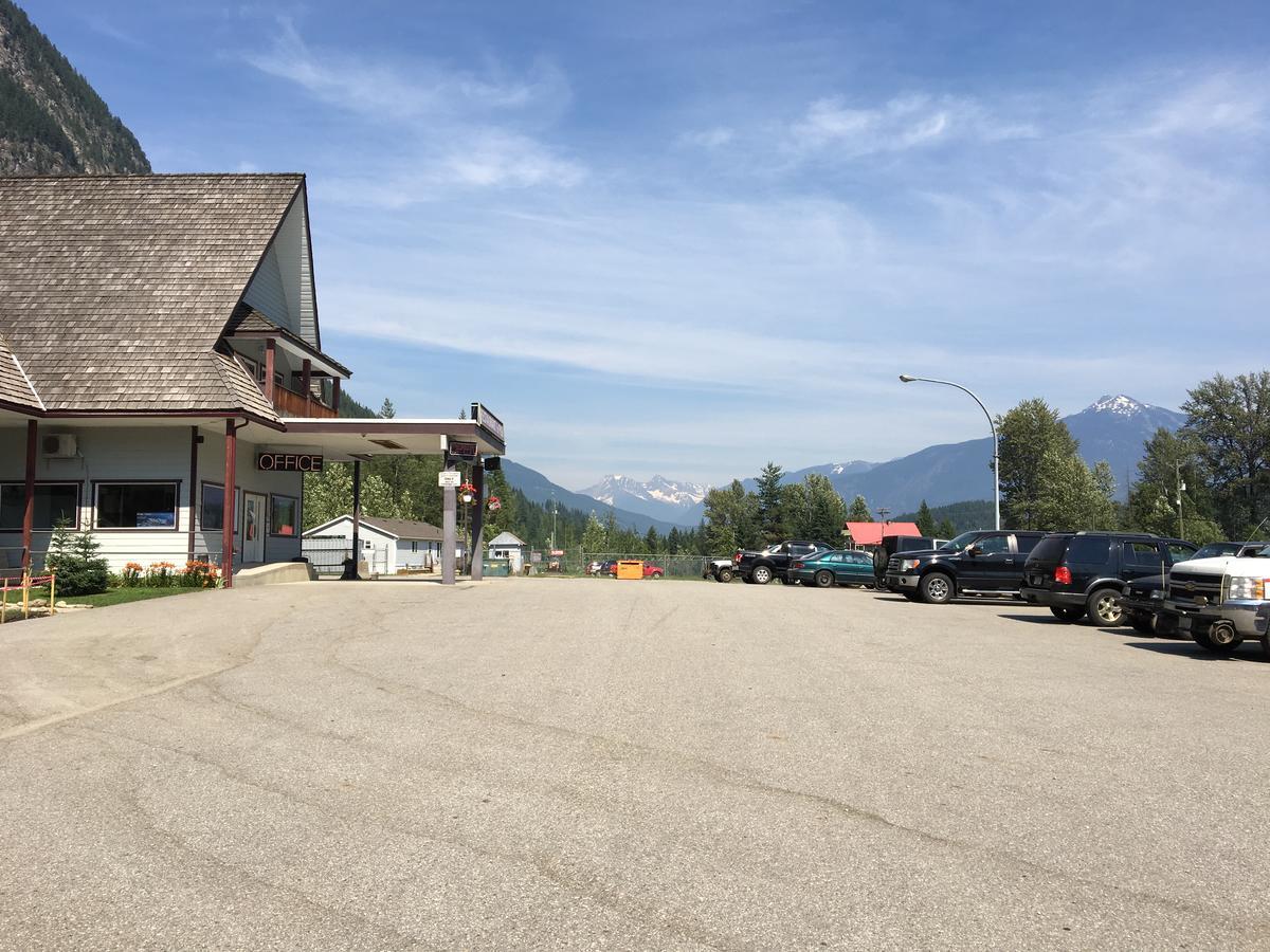 Peaks Lodge Ревелсток Екстер'єр фото