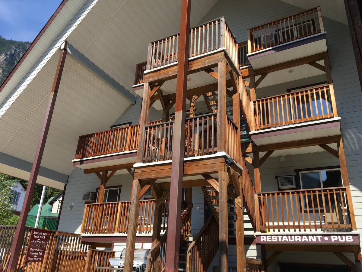 Peaks Lodge Ревелсток Екстер'єр фото
