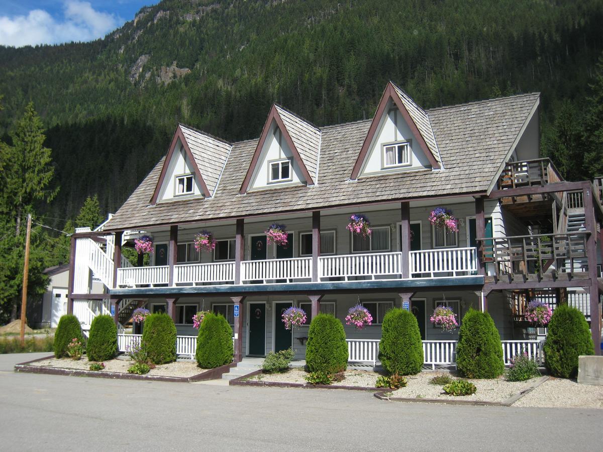 Peaks Lodge Ревелсток Екстер'єр фото
