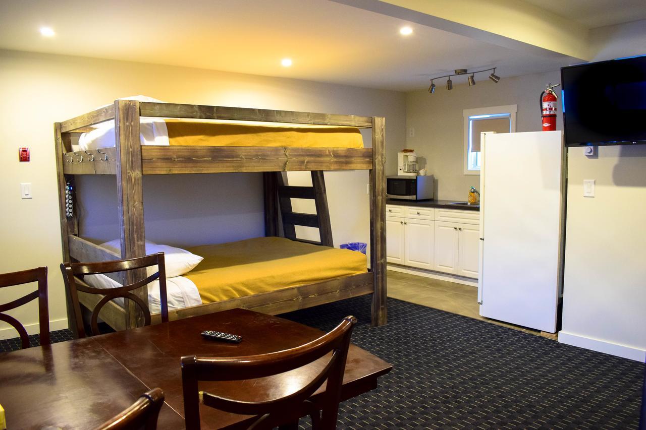 Peaks Lodge Ревелсток Екстер'єр фото