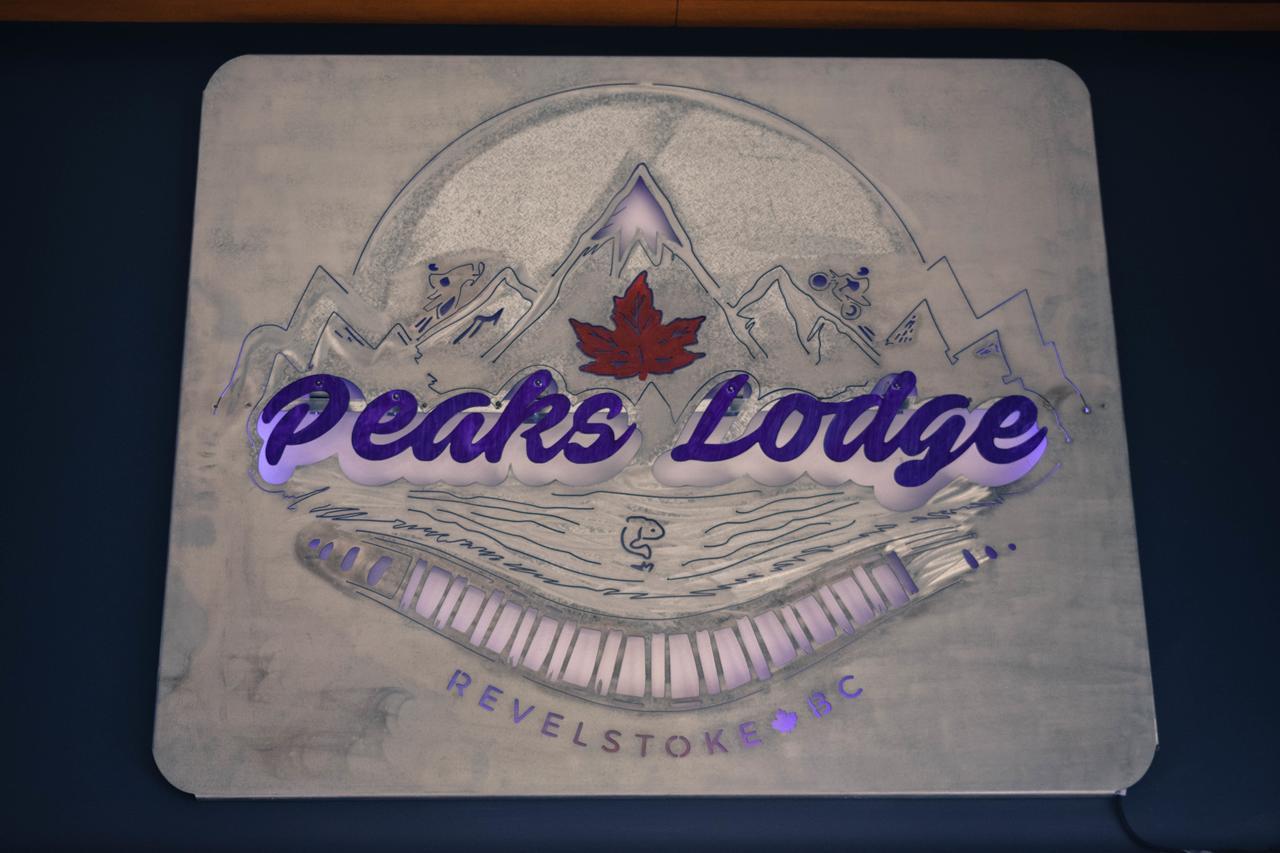 Peaks Lodge Ревелсток Екстер'єр фото