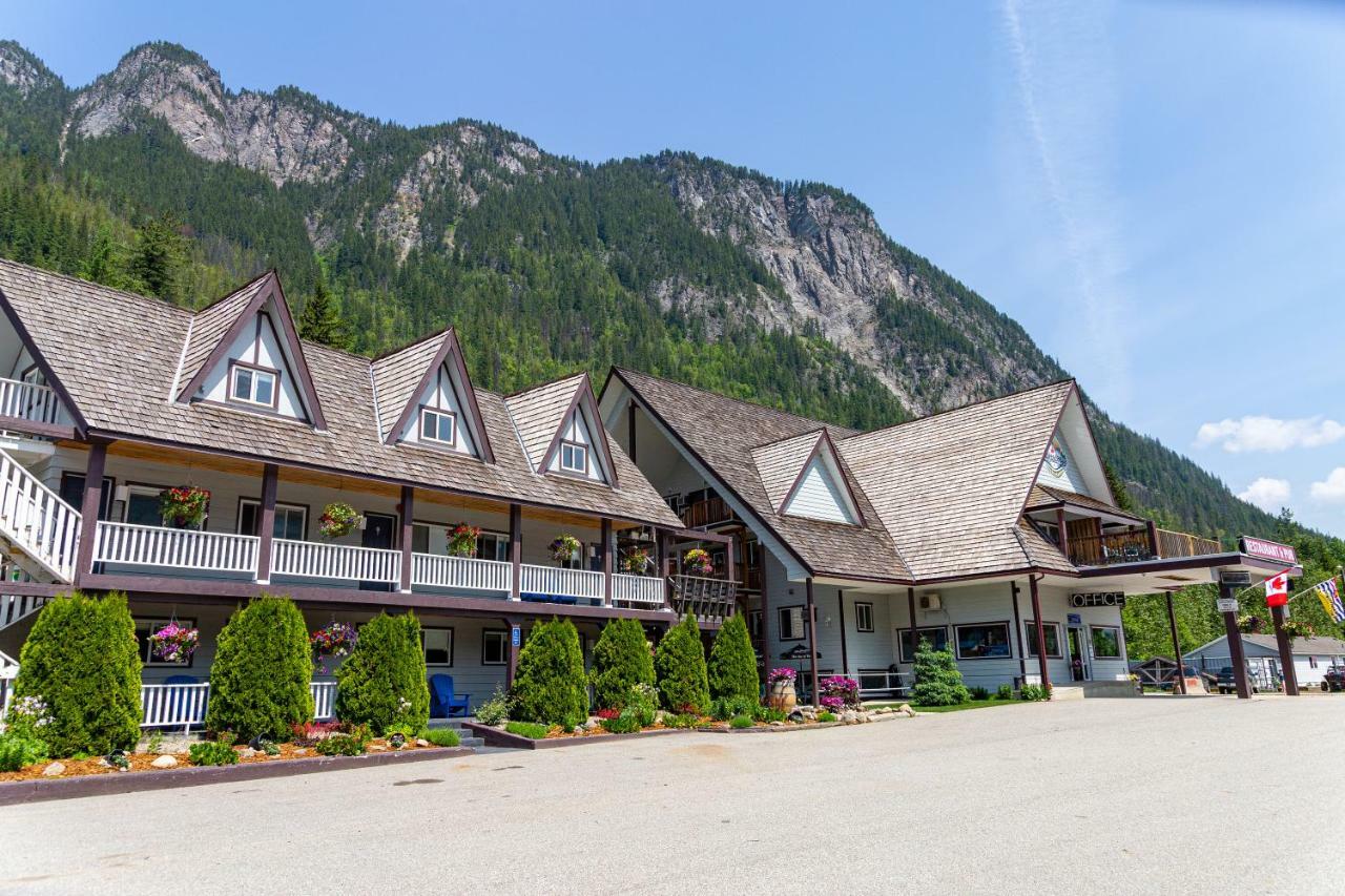 Peaks Lodge Ревелсток Екстер'єр фото