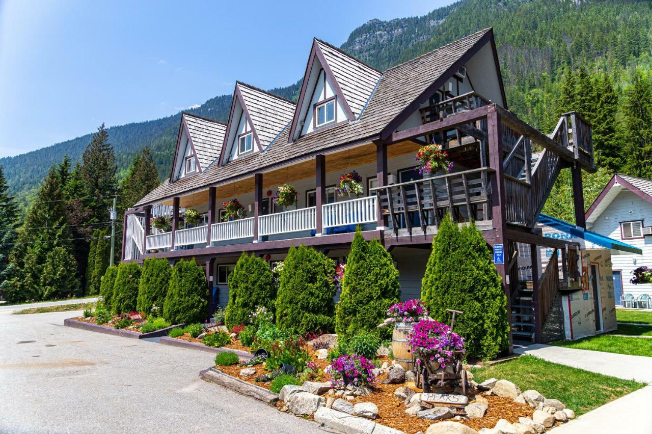 Peaks Lodge Ревелсток Екстер'єр фото