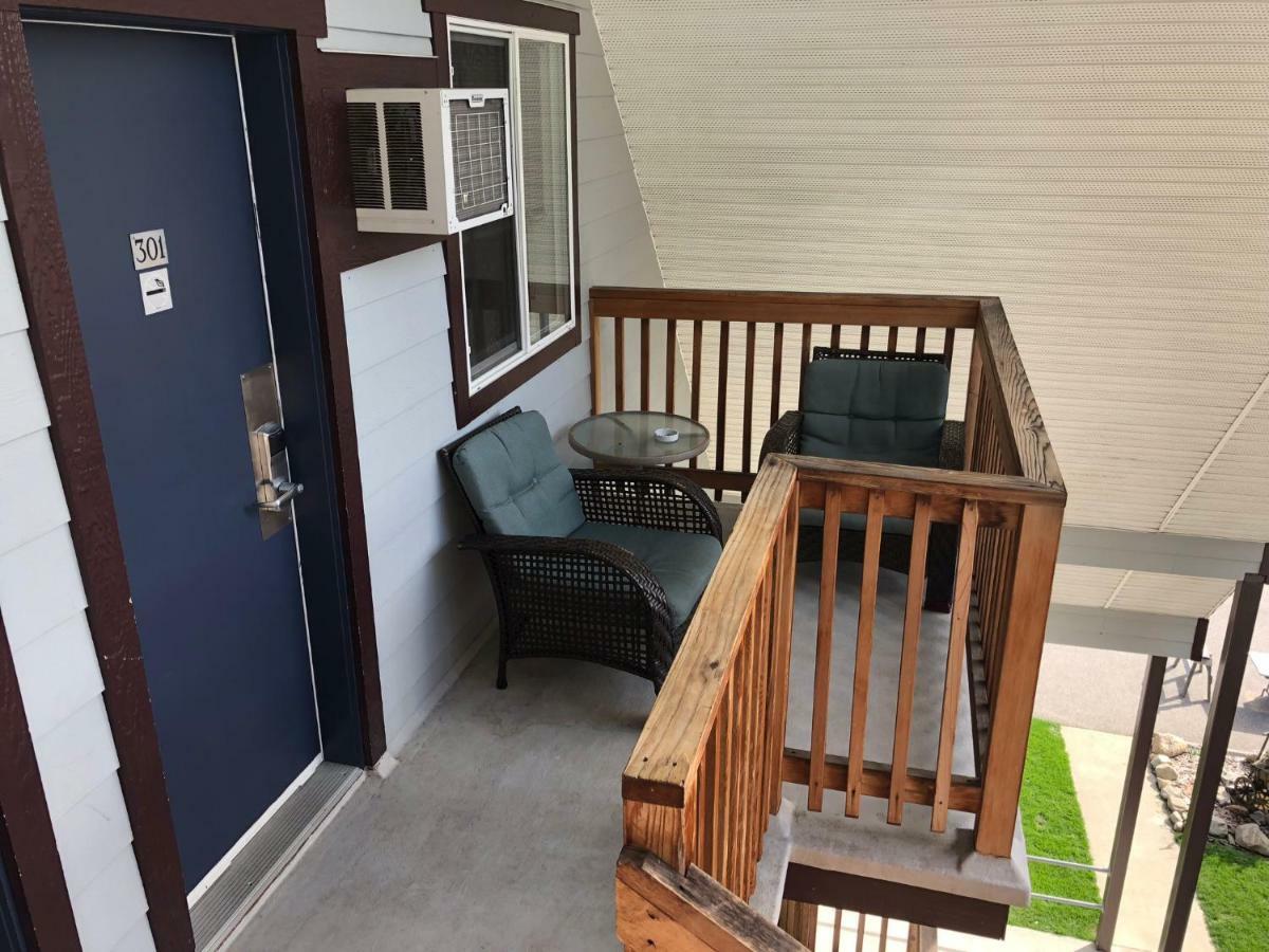 Peaks Lodge Ревелсток Екстер'єр фото