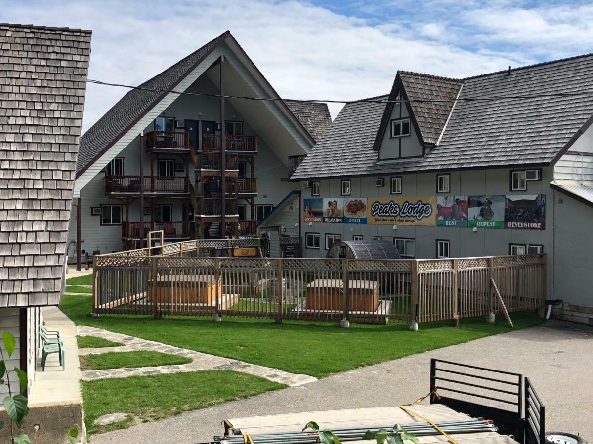 Peaks Lodge Ревелсток Екстер'єр фото