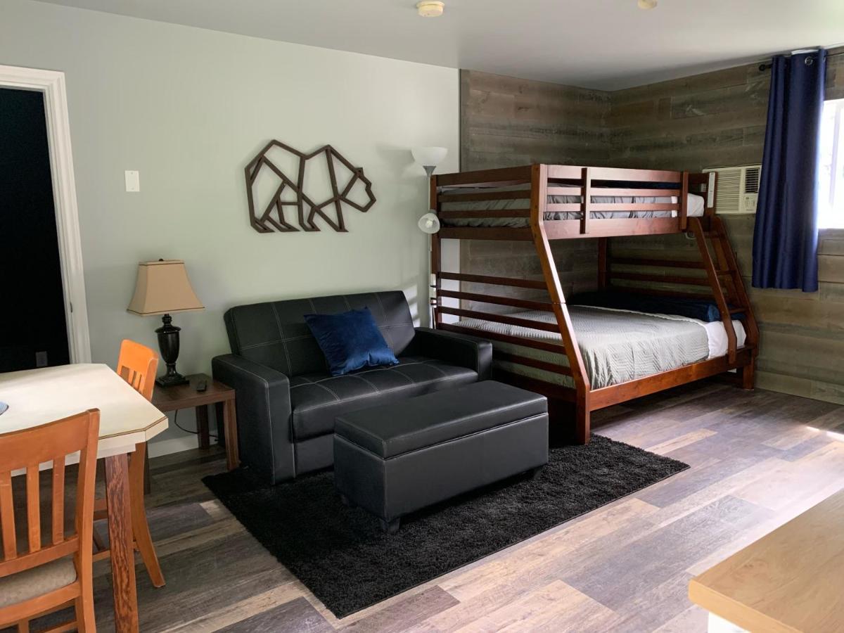 Peaks Lodge Ревелсток Екстер'єр фото