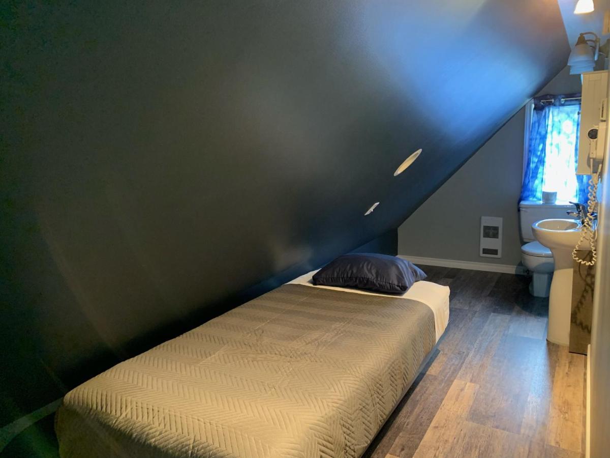 Peaks Lodge Ревелсток Екстер'єр фото