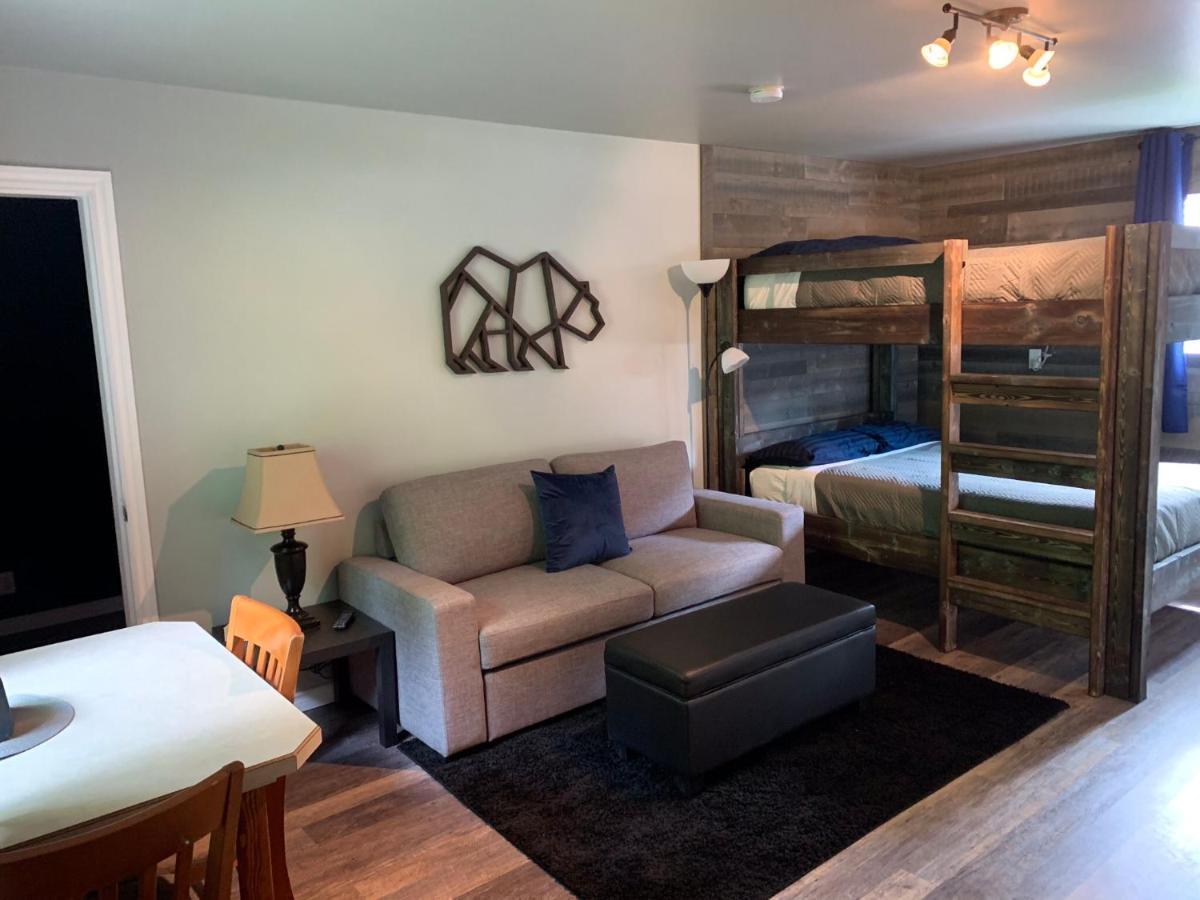Peaks Lodge Ревелсток Екстер'єр фото