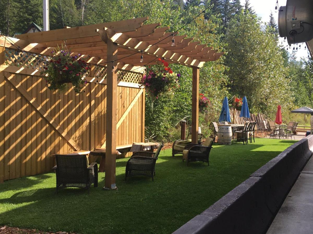 Peaks Lodge Ревелсток Екстер'єр фото