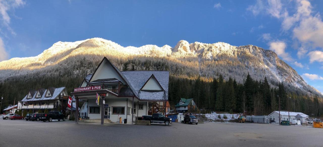Peaks Lodge Ревелсток Екстер'єр фото