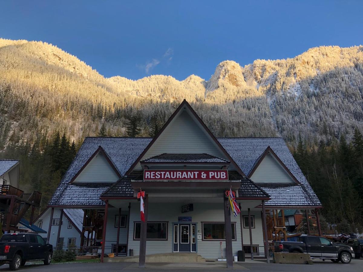 Peaks Lodge Ревелсток Екстер'єр фото